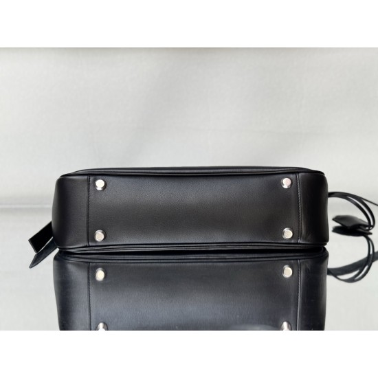 Balenciaga More ←