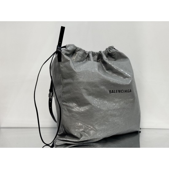 Balenciaga More ←