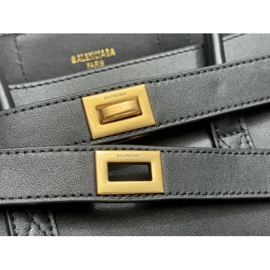 Balenciaga More ←