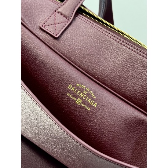 Balenciaga More ←