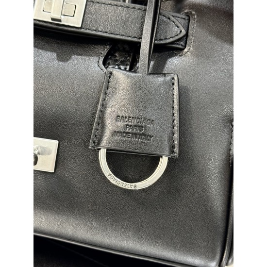 Balenciaga More ←