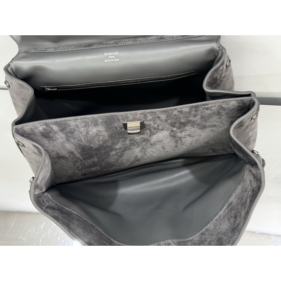Balenciaga More ←
