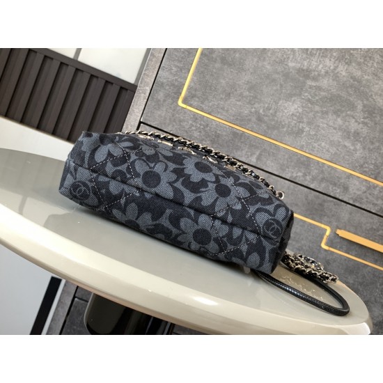 CHANEL 22 Bag