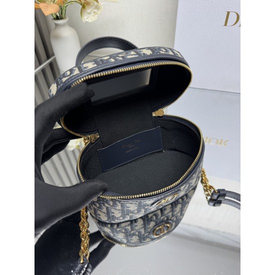 Dior Montaigne