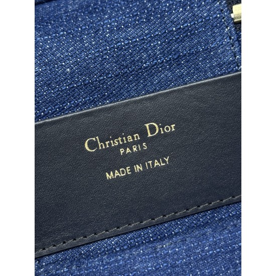 Dior Montaigne
