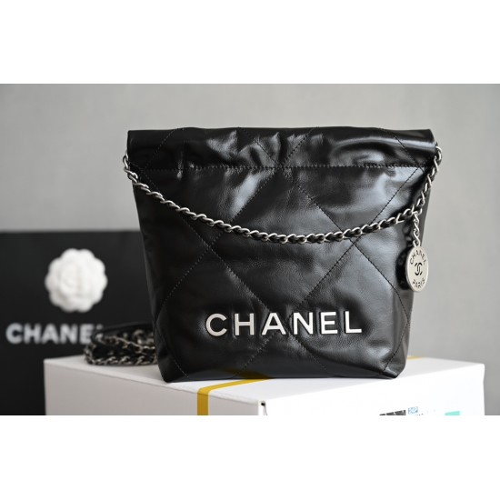 CHANEL 22 Bag