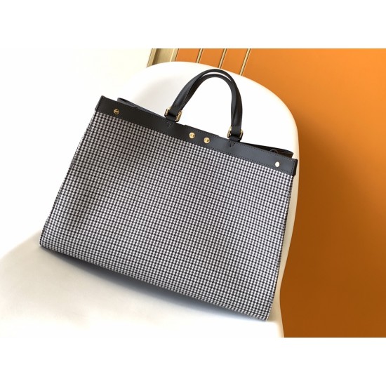 FENDI Tote Bags