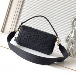 FENDI Baguette
