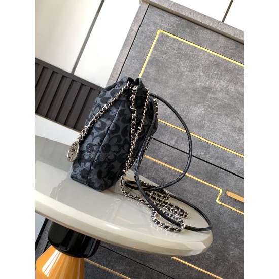 CHANEL 22 Bag