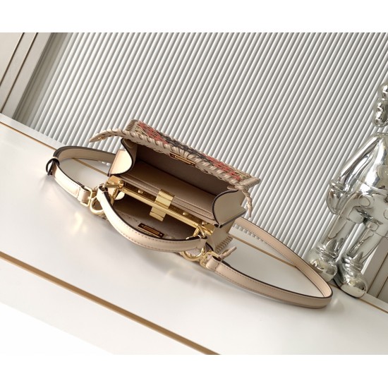 FENDI Peekaboo
