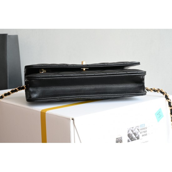 CHANEL WOC