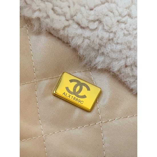 CHANEL 22 Bag