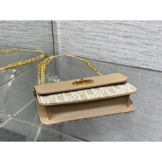 Dior Caro