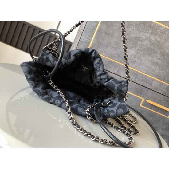 CHANEL 22 Bag