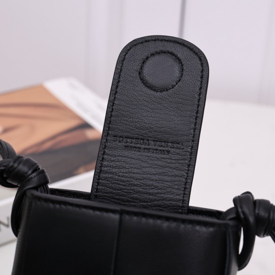 Bottega Veneta More