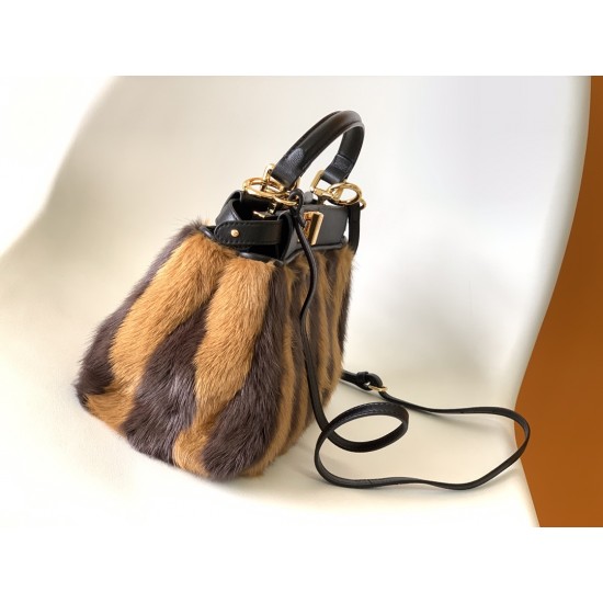 FENDI Peekaboo
