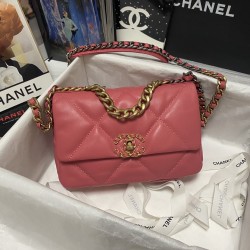 CHANEL 19 BAG