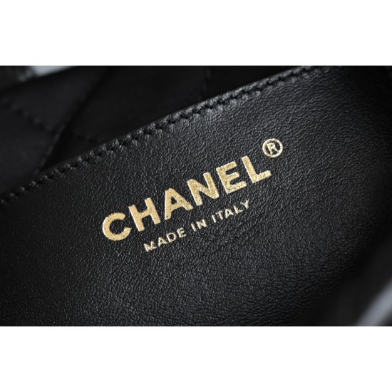 CHANEL 22 Bag