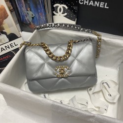 CHANEL 19 BAG