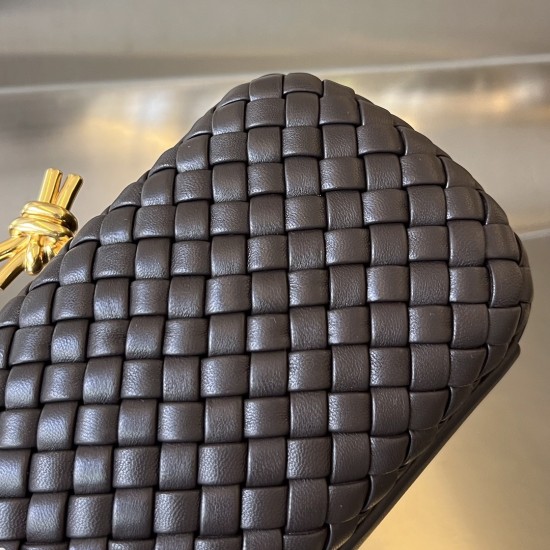 Bottega Veneta More