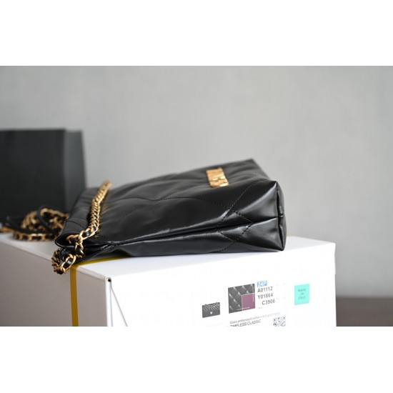 CHANEL 22 Bag