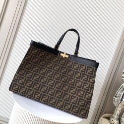 FENDI Tote Bags