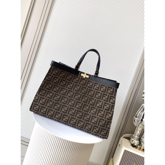 FENDI Tote Bags