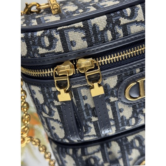 Dior Montaigne