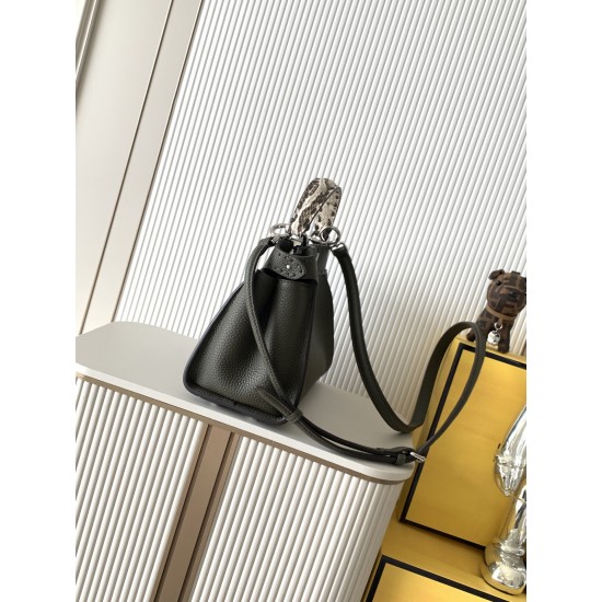 FENDI Peekaboo