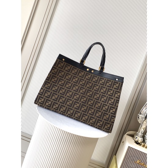 FENDI Tote Bags