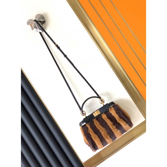 FENDI Peekaboo