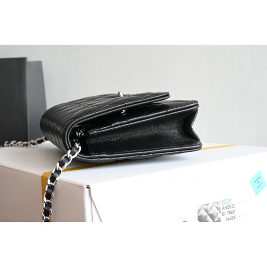 CHANEL WOC