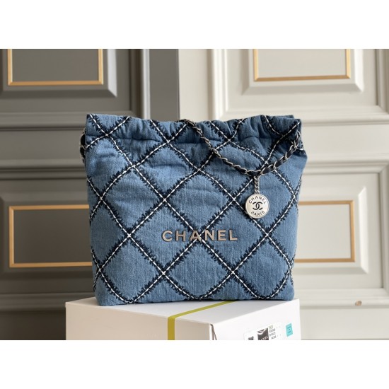 CHANEL 22 Bag
