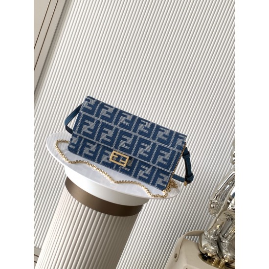 FENDI Baguette
