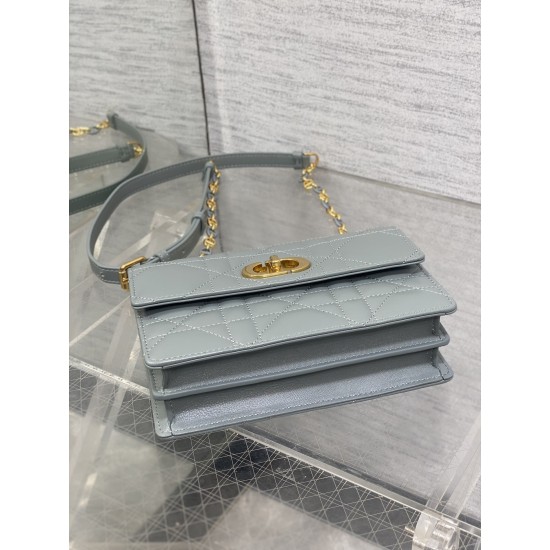 Dior Caro