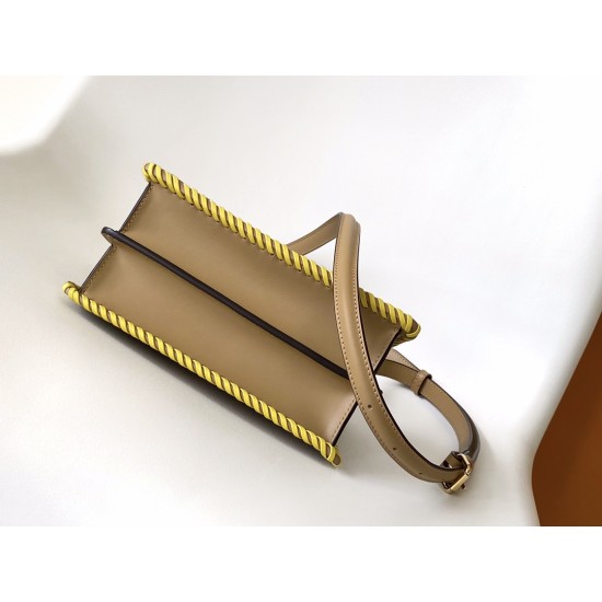 FENDI Peekaboo