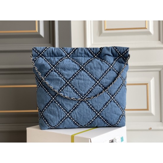 CHANEL 22 Bag