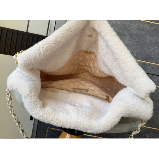 CHANEL 22 Bag