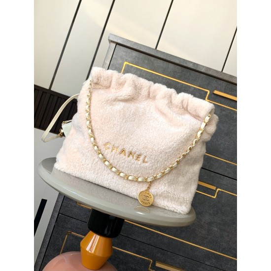 CHANEL 22 Bag