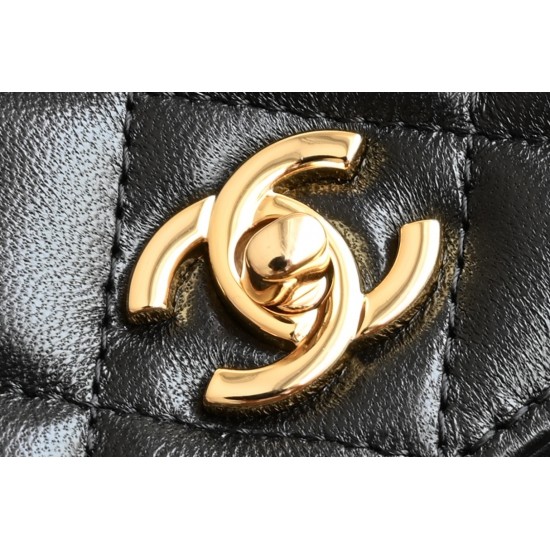CHANEL WOC