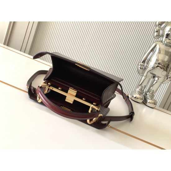 FENDI Peekaboo