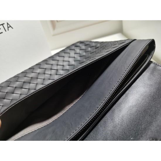 Bottega Veneta More