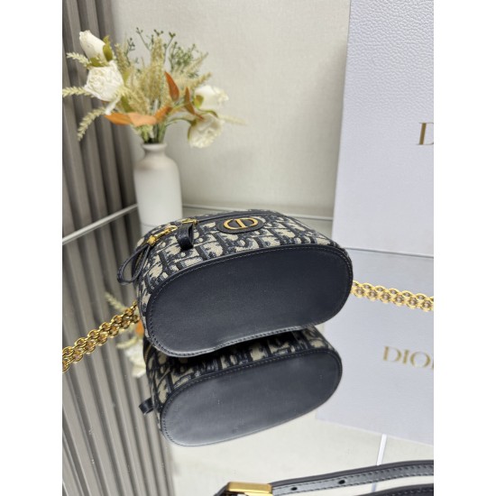 Dior Montaigne