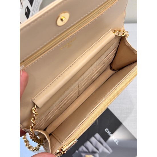 CHANEL WOC