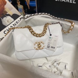 CHANEL 19 BAG
