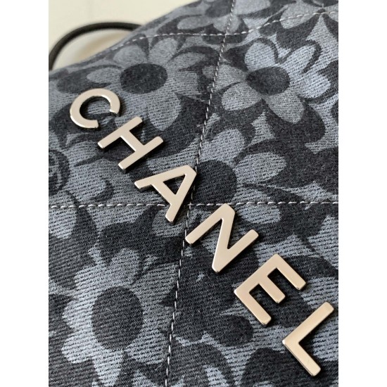 CHANEL 22 Bag