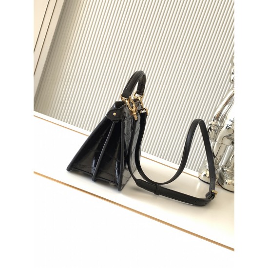 FENDI Peekaboo
