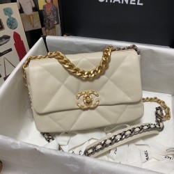 CHANEL 19 BAG