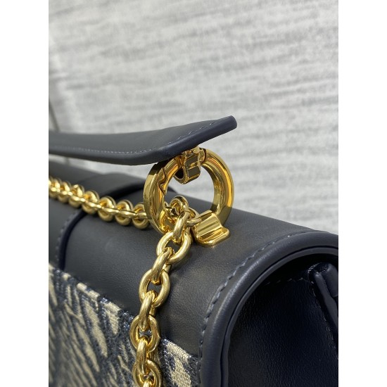 Dior Montaigne