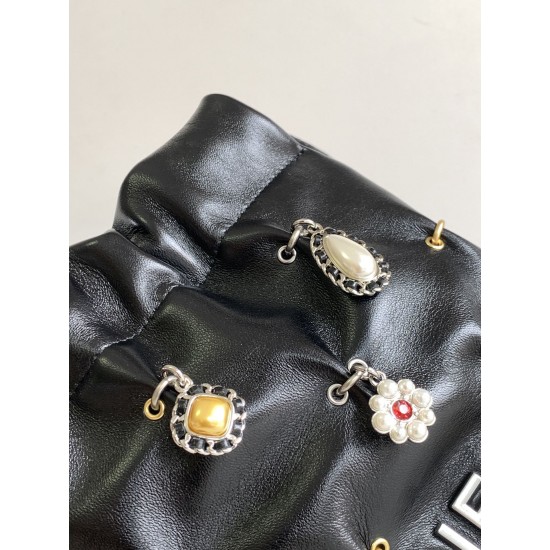 CHANEL 22 Bag